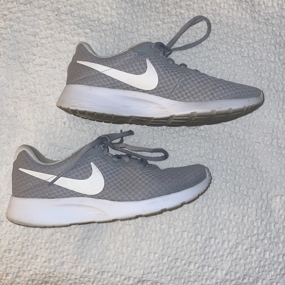 Women’s Nike Tanjun Sneakers size 7 Gray